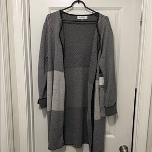 Kasper Monochrome Knit Top